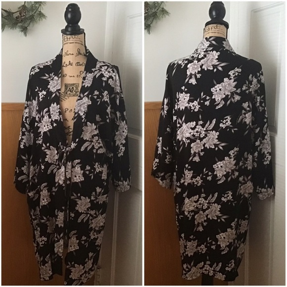Spiritual Gangster Maya Black Floral Kimono - Picture 2 of 11